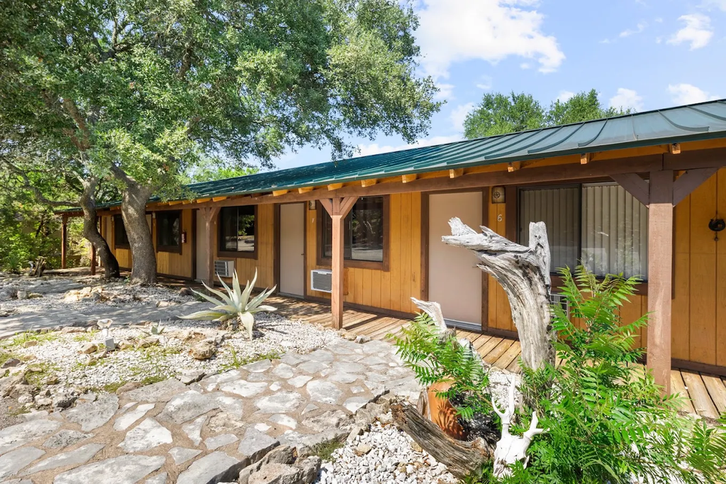 The Bygone Hotel: Best Boutique Hotels Allowing Dogs Wimberley TX