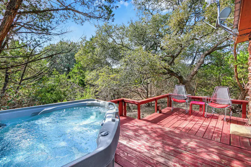 Romantic Cabin Retreat: 576 Sq Ft with Pool and Hot Tub