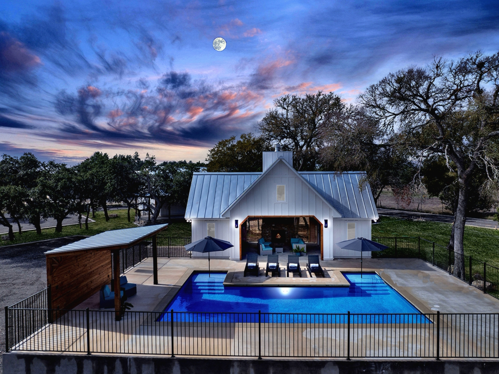 Starrynight Modern Cabin: Pool, Hot Tub, Pickleball Court, and Gol