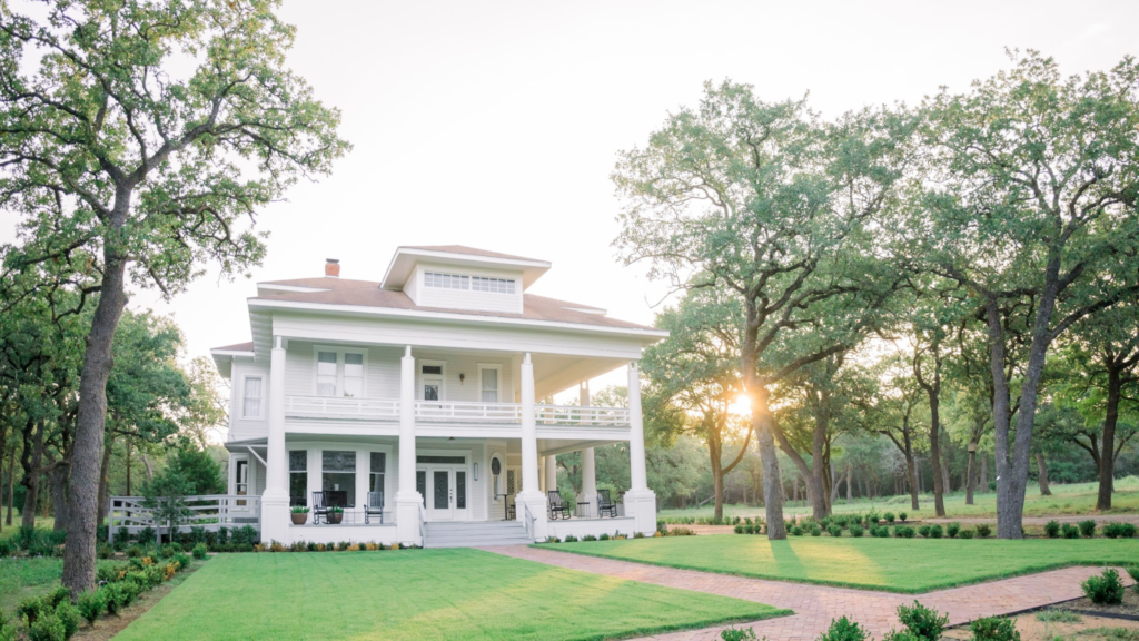 The Grand Lady (Manor, TX): Affordable Wedding Venues Near Austin, Texas