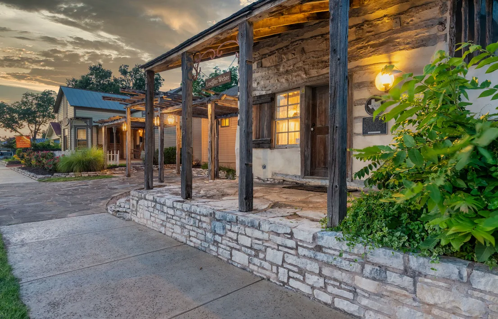 Wine Country Cottages on Main
