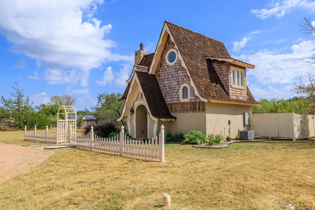 The Storybook Cottage at Rockwood Waters